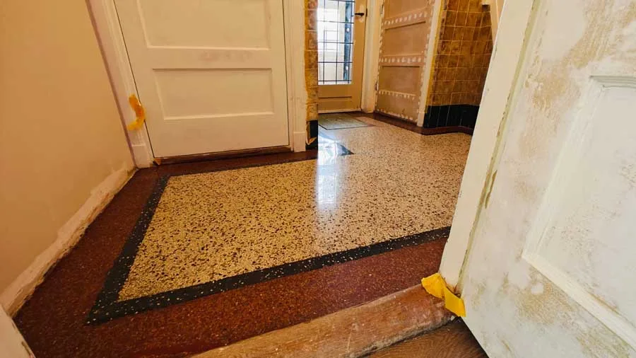 Terrazzo vloeren 7 Terrazzo vloer gang herstellen 2